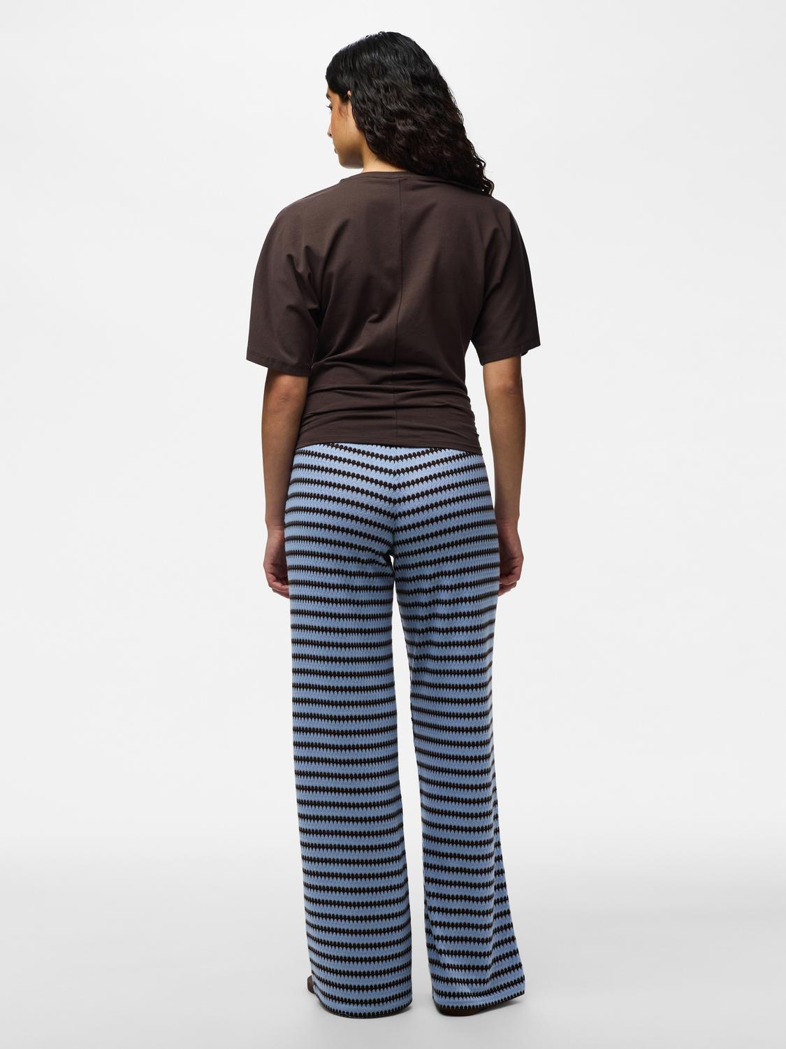 model_shot-back